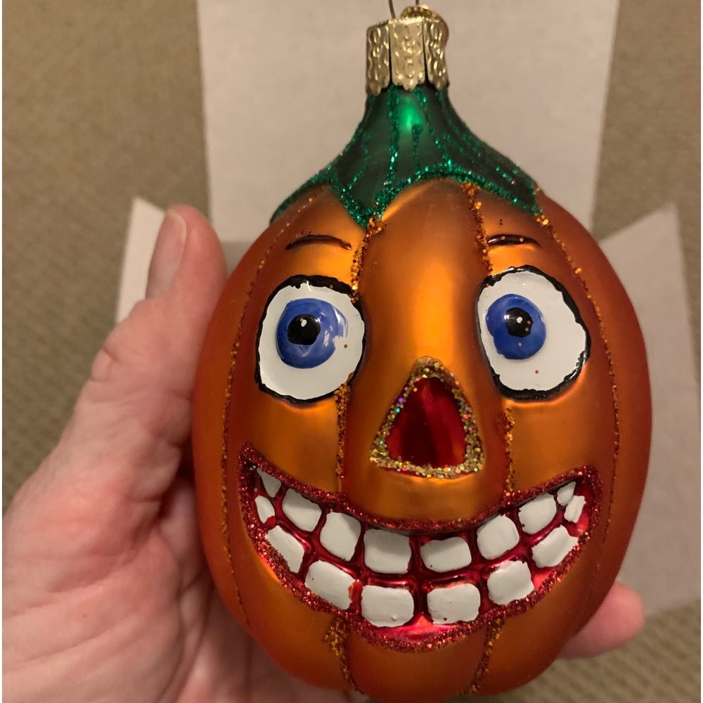 Old World smiling pumpkin ornament - Picture 2 of 4